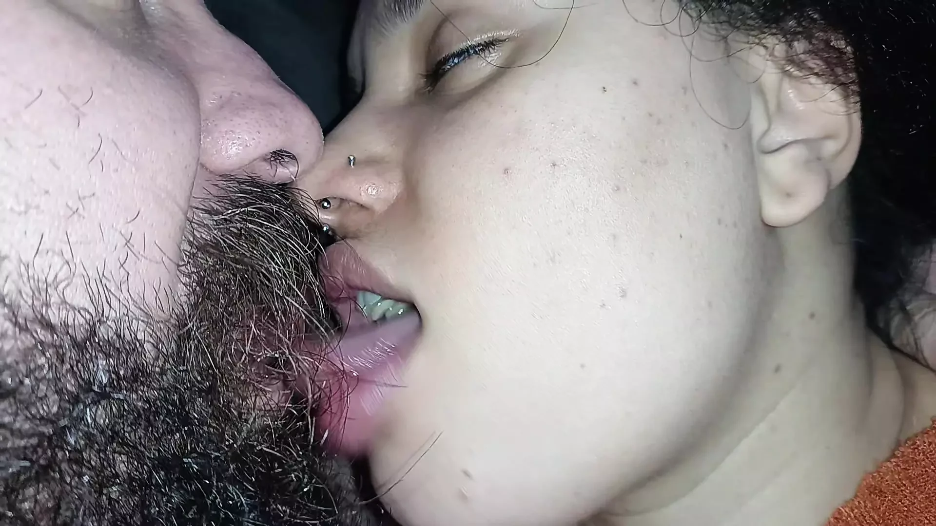 MOANING HORNY, WHILE LICKING AND KISSING THE NAUGHTY MOUTH OF THE BITCH WHO MASTURBATES HIS COCK