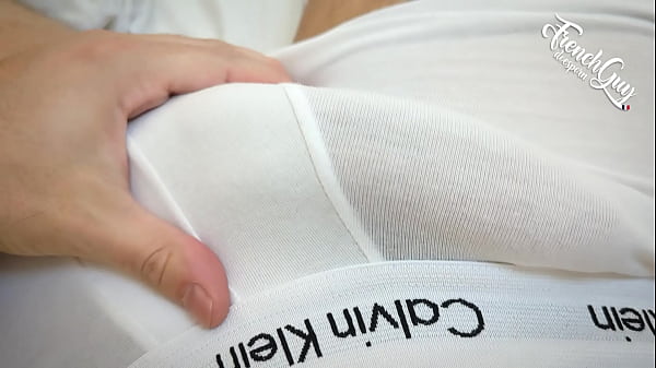 Mec Français SE BRANLE & EJAC sur la CULOTTE DE SA DEMI-SOEUR (ROLEPLAY & MOTS CRUS)